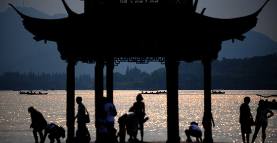 发展旅游业的好处_杭州市旅游业收入