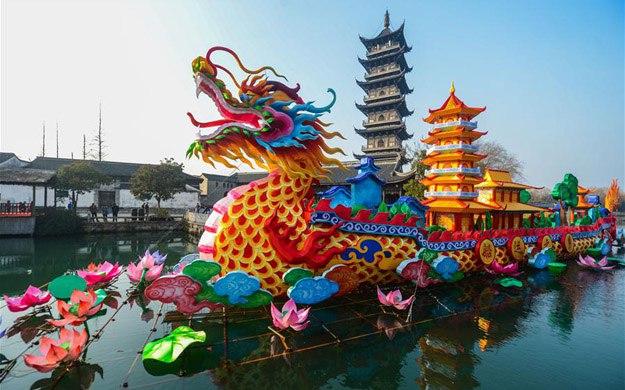 千年古镇“水灯会” 点亮水乡中国年