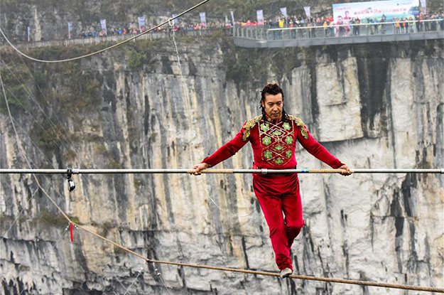 武隆天坑高空飞人大赛开赛