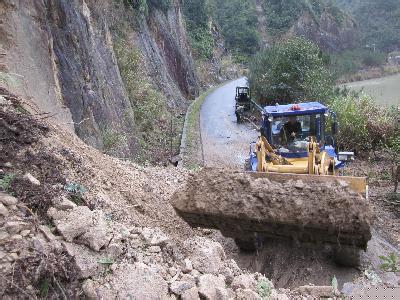 浙江庆元：降雨至山体滑坡 手机拍下惊险一幕
